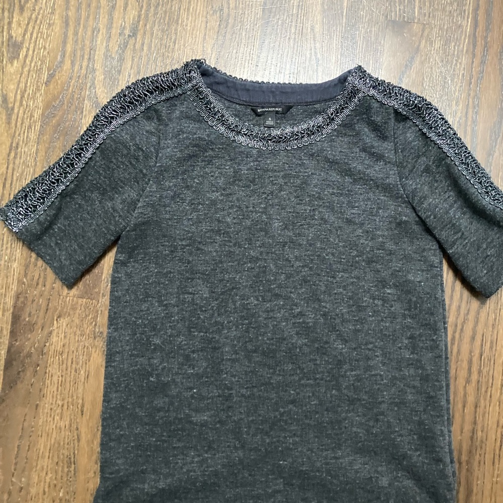 Grey short sleeved sweater with silver embroidery